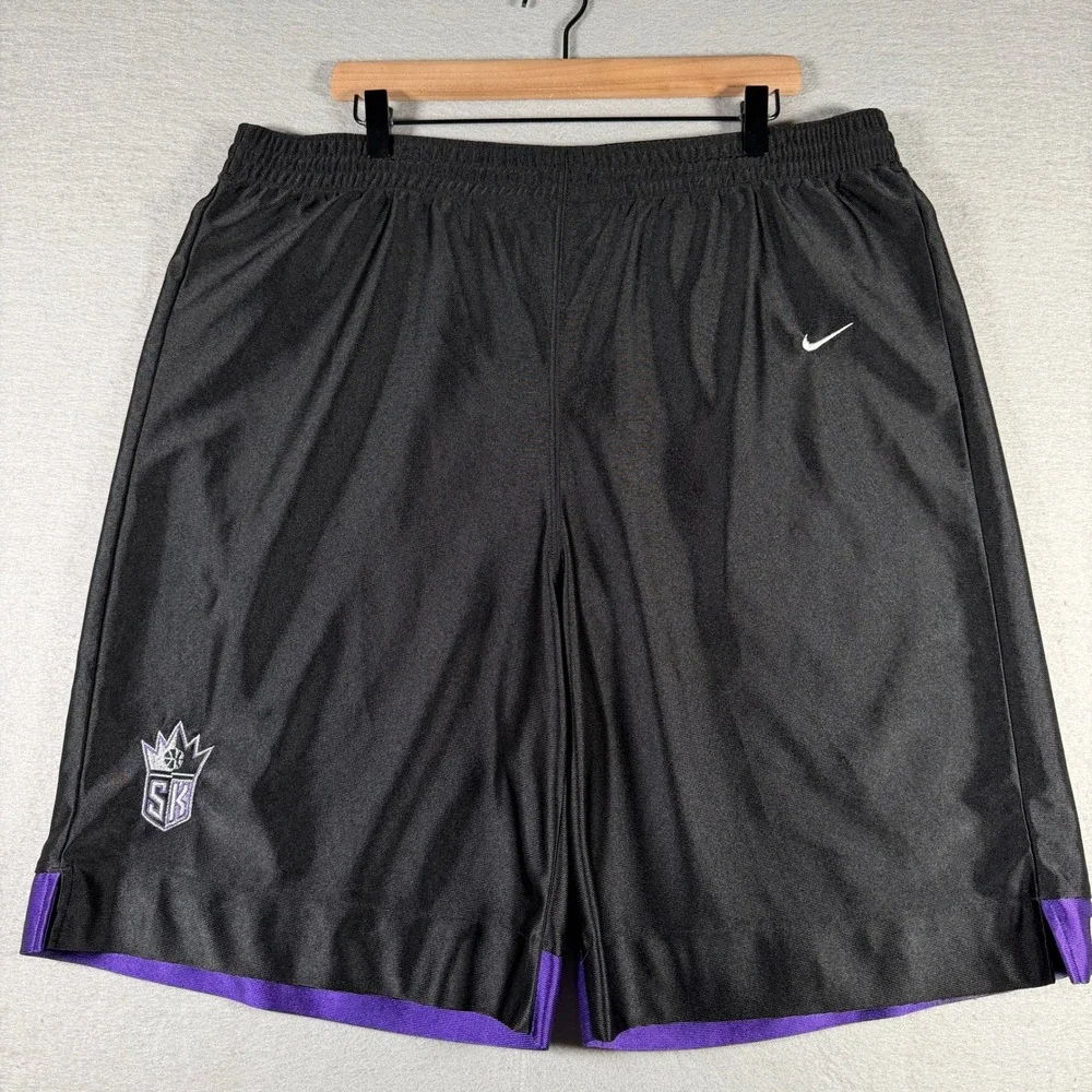 Nike Team Sacramento Kings Basketball Shorts Mens XL Black Purple Vintage 2001